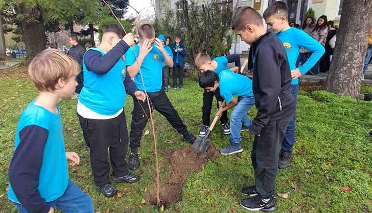 Инициативата „Малки еко герои“ обедини деца, родители и институции за по-зелена градска среда