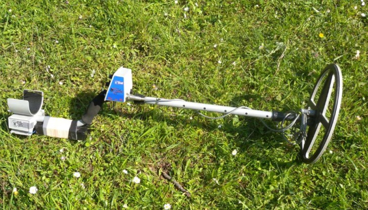 Мъжът е заловен с металотърсач в нива край село Горно Абланово Мъжът е заловен с металотърсач в нива край село Горно Абланово