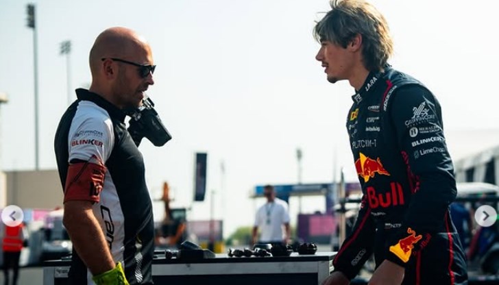 Българският пилот ще стартира от четвърта позиция в утрешния спринт на пистата в Катар Българският пилот ще стартира от четвърта позиция в утрешния спринт на пистата в Катар