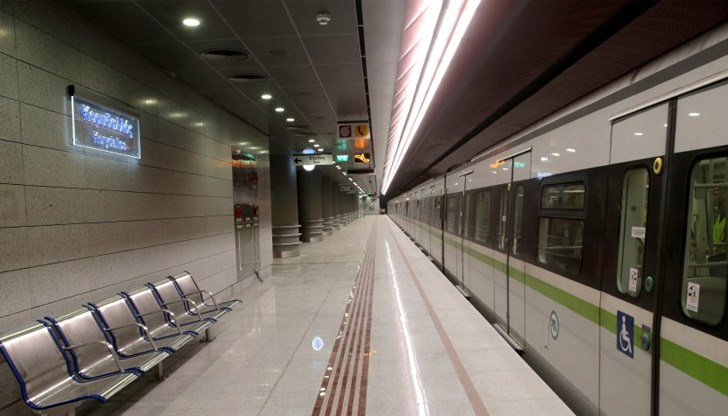 Работник загина в депото в Пирея, синдикатите обявиха спешен протест до 18:00 часа днес Работник загина в депото в Пирея, синдикатите обявиха спешен протест до 18:00 часа днес