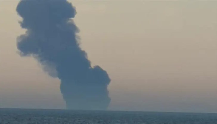 Евакуираха екипажа на втори кораб след експлозия и пожар край турския бряг Евакуираха екипажа на втори кораб след експлозия и пожар край турския бряг