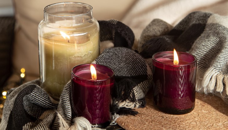 Парафиновите свещи отделят токсични химикали и могат да отключат астма и алергии Парафиновите свещи отделят токсични химикали и могат да отключат астма и алергии