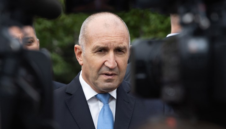 Кабинетът налива пари в Украйна, докато отбраната ѝ се разпада Кабинетът налива пари в Украйна, докато отбраната ѝ се разпада