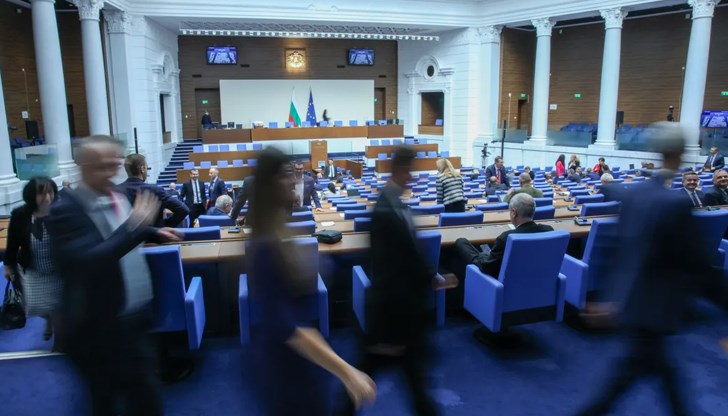 Само 42 депутати подкрепиха предложението на Радостин Василев