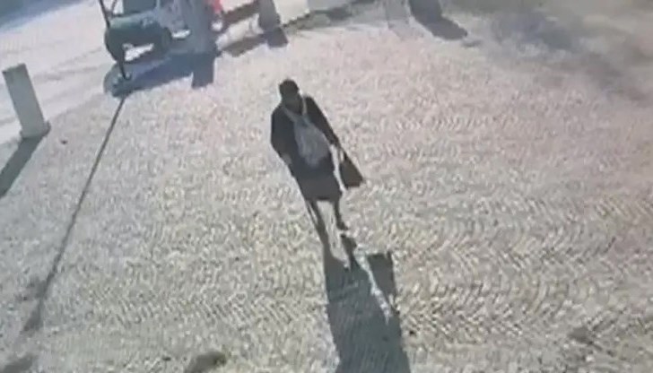 Мъжът се дегизирал с перука и грим, но опитът да поднови личната карта на покойницата го издал