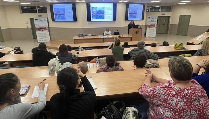 В информационната среща се включиха над 80 учители и специални педагози