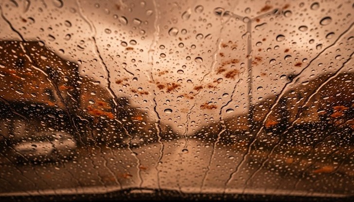 Сахарски пясък оцветява валежите, температурите тръгват надолу Сахарски пясък оцветява валежите, температурите тръгват надолу