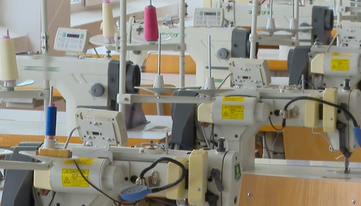 Емблематични фабрики затварят врати, още 400 души губят работата си до март