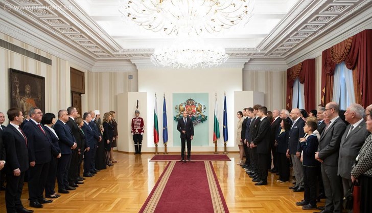 Държавният глава отличи ученици и студенти в Деня на будителите