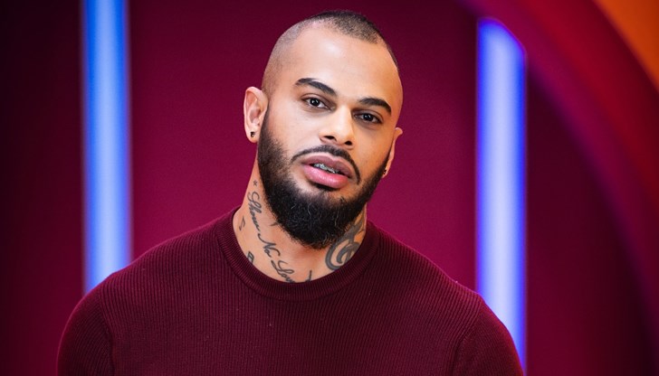 Диджеят е отстранен заради агресивно поведение Диджеят е отстранен заради агресивно поведение