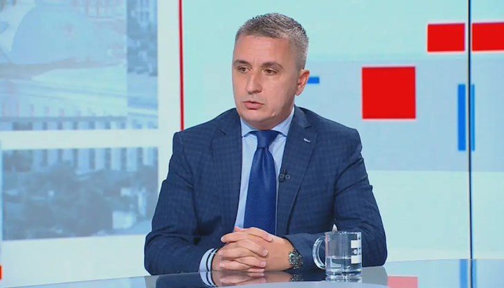 Бившият енергиен министър постави под въпрос и ролята на особения управител в "Лукойл"