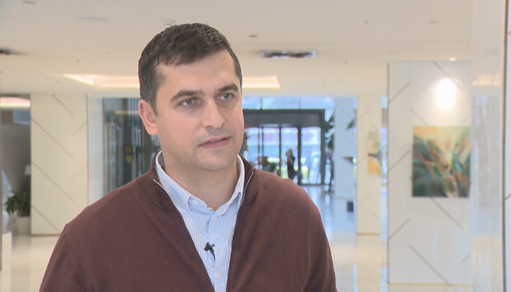 Европейската комисия сряза прогнозата за растеж до 0.7%, а румънците масово зареждат по-евтин дизел в Русе