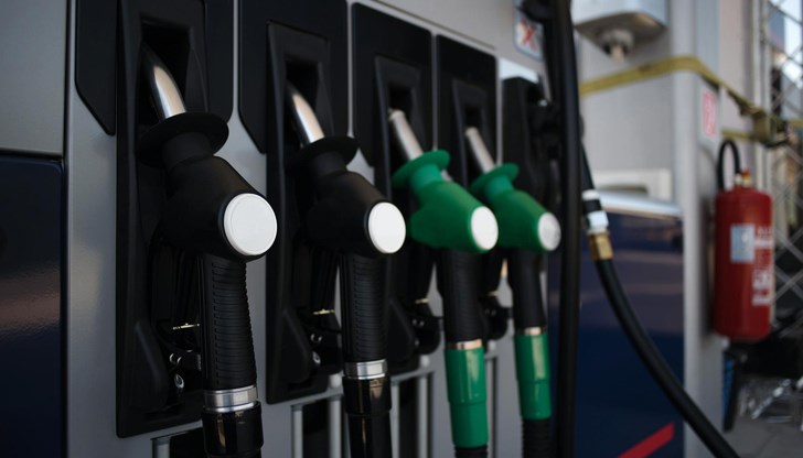 За един месец дизелът е поскъпнал с 14 стотинки, а бензинът със 7