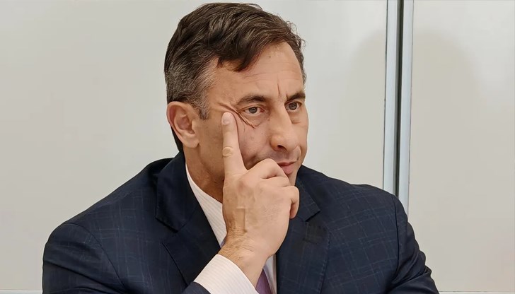 Шефът на НАП поема контрола над рафинерията по предложение на министър Петър Дилов, Асен Василев нарече избора "лоша шега"