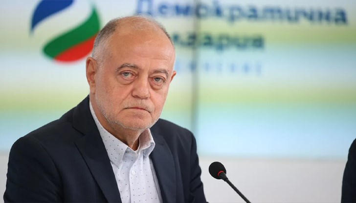 Лидерът на ДСБ определи политическата ситуация като "фасадна демокрация" по време на среща в Търговище