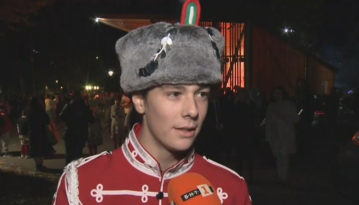 Симеон-Хасан участва във факелно шествие за Деня на будителите