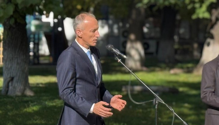 Министърът предлага езикова интеграция за деца, които не владеят езика