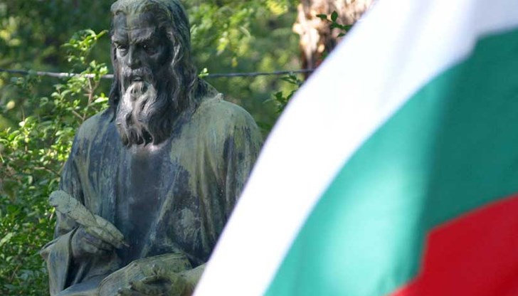 Празникът на 1 ноември отдава почит на делото на просветителите и борците за свобода