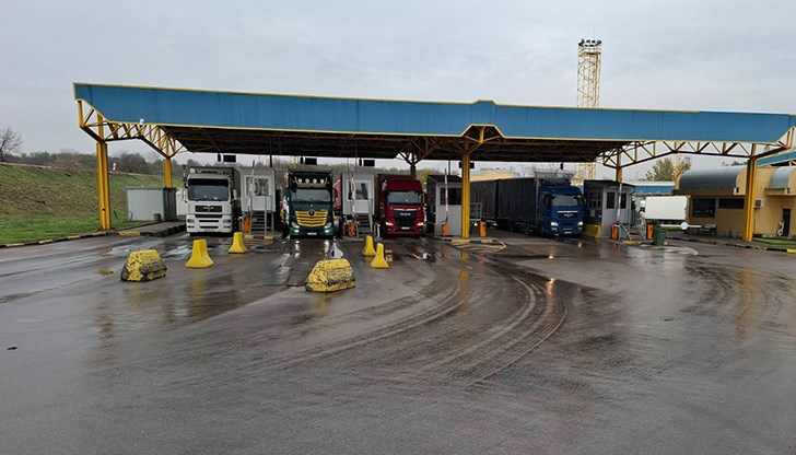 Около 110 камиона изчакват да преминат границата в района на Русе