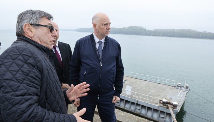 Росен Желязков инспектира бъдещия пристанищен терминал в Тутракан