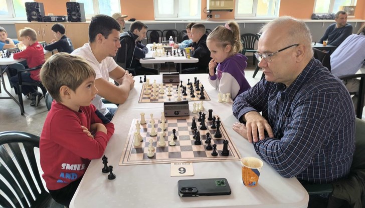 Най-малките участници се сражаваха в оспорвана конкуренция