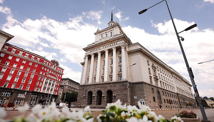 Законовите промени ще позволят продължаване на операциите в рафинерията след влизане в сила на американските санкции