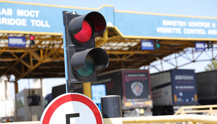 Ограничението за леки коли е до 21:00 часа, за камиони – до утре сутринта