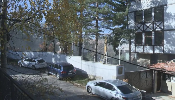 Собственикът на комплекса съобщи, че извършва ремонтни дейности с необходимите разрешителни