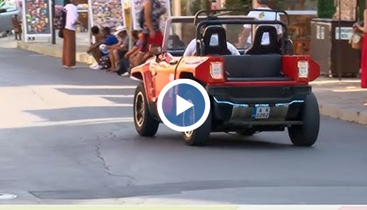 Записите показват как 18-годишният шофьор навлиза в насрещното и не помага на пострадалите