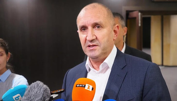 Президентът обвини Пеевски и Борисов в демонтаж на държавата заради отказа за референдум за еврото