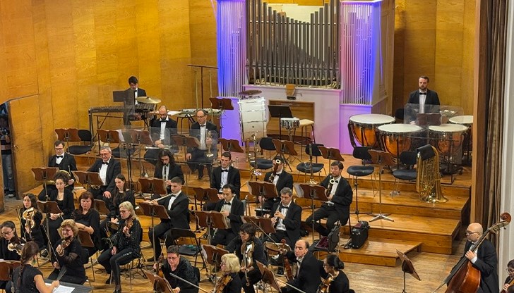 За първи път престижният форум започна с концерт на бивши победители под диригентството на Вилиана Вълчева