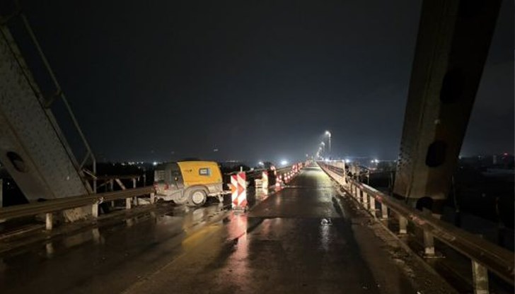 Ремонтни дейности затрудняват трафика по ключови отсечки в региона, сняг вали на прохода "Петрохан"