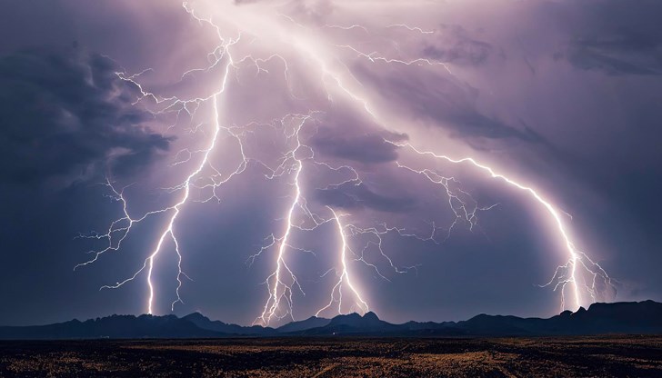 Рекордните 45 000 мълнии са регистрирани за едно денонощие Рекордните 45 000 мълнии са регистрирани за едно денонощие