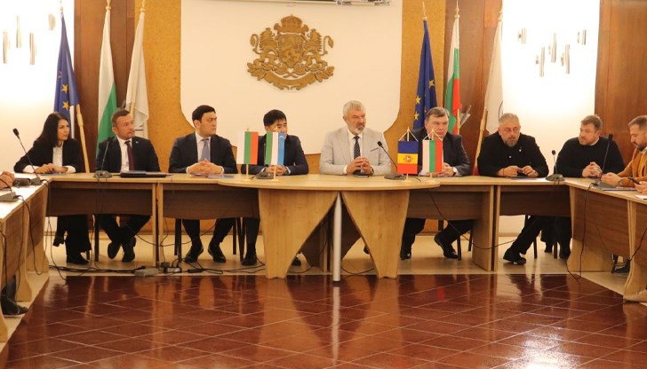 Дипломати и бизнес обсъдиха проблемите на трудовия пазар в областната управа