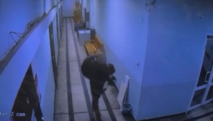 Задигнатата техника е на стойност 12 000 лева, откраднат е и безценен архив