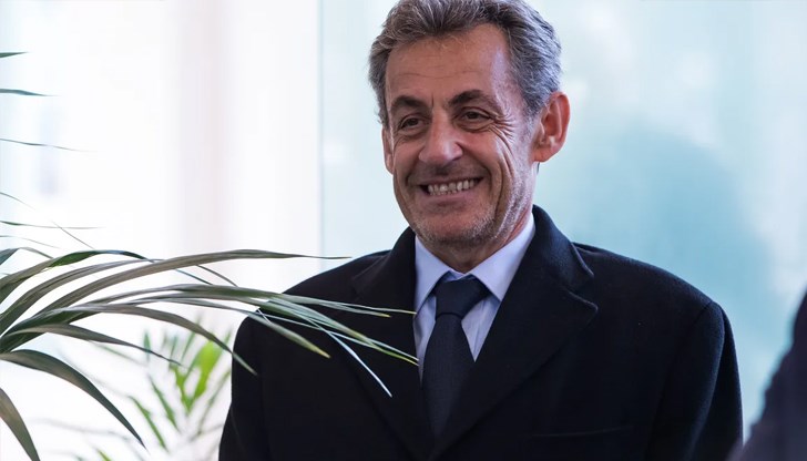 Освобождаването идва след 20-дневен престой в затвора "Ла Санте" в Париж