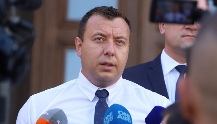 Петър Петров: Плащаме близо 2,4 милиарда лева на ЕС догодина Петър Петров: Плащаме близо 2,4 милиарда лева на ЕС догодина