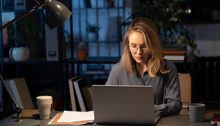 Пазарът на труда остава стабилен с ниска безработица