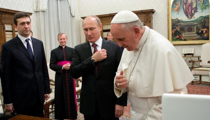 Руският президент занесе в болницата икона на Св. Александър Невски и разговаря с ранени военни