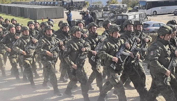 Българската армия очаква нови пистолети, снайпери и "Страйкър" през 2026 г.