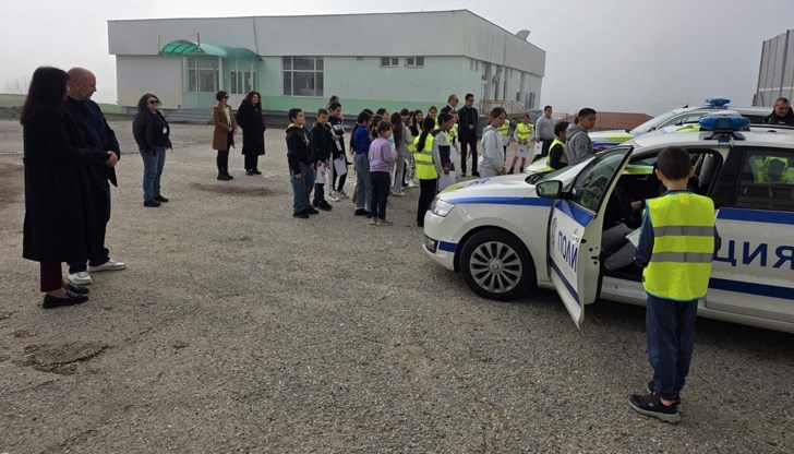 Интерактивното занятие акцентира върху електрическите тротинетки и коланите