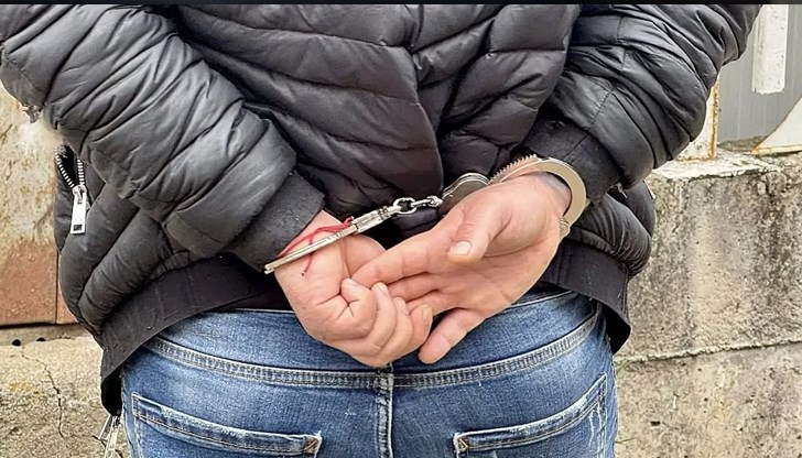 Младежът препречил пътя на 18-годишен, наплюл го и му ударил шамар заради засечка в движението