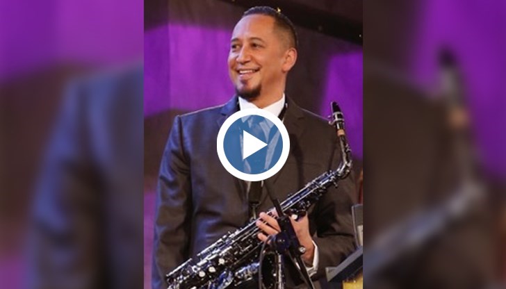 Шоуменът почете паметта на своя най-добър приятел от детинство с емоционален монолог