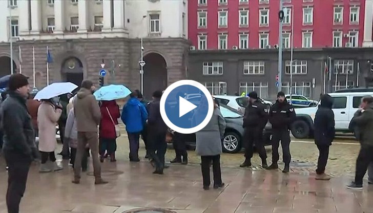 Протестиращите спряха движението в "Триъгълника на властта"