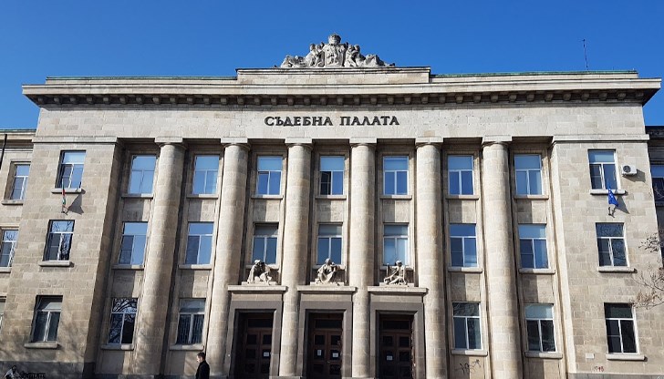 24-годишният мъж използвал намерена кредитна карта шест пъти за депозити по 50 лева