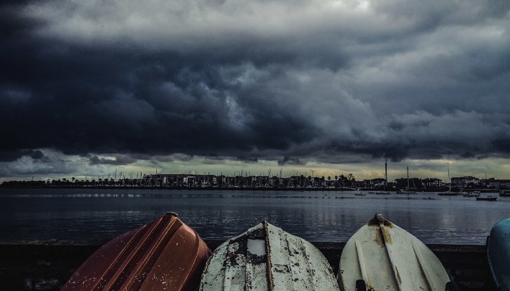 Значителни количества дъжд и силен вятър се очакват през следващите 48 часа