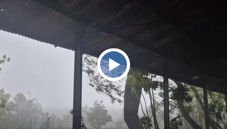 Бурята затвори летището в Дарвин, жителите опразниха магазините от страх