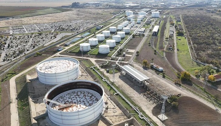 Предприети са мерки за защита по вода и въздух след инцидентите в европейски рафинерии