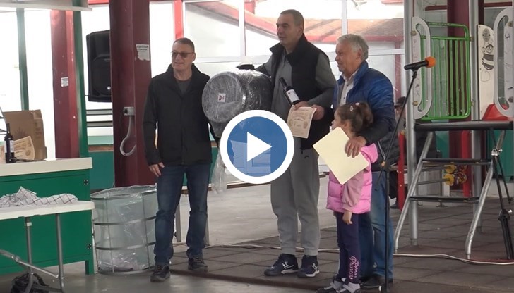 25 местни производители премериха сили в традиционния празник на домашното червено вино