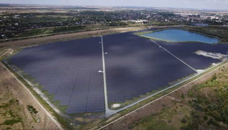 Съоръжението е с мощност 52 мегавата и е изградено върху бивша индустриална зона